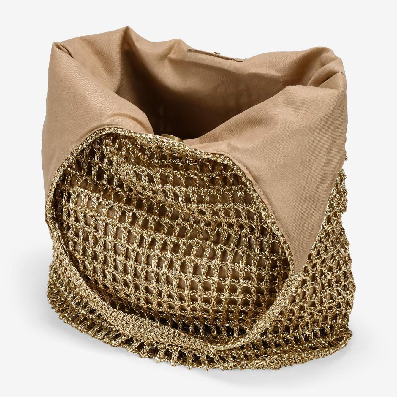 Bolso de hombro oro en rafia