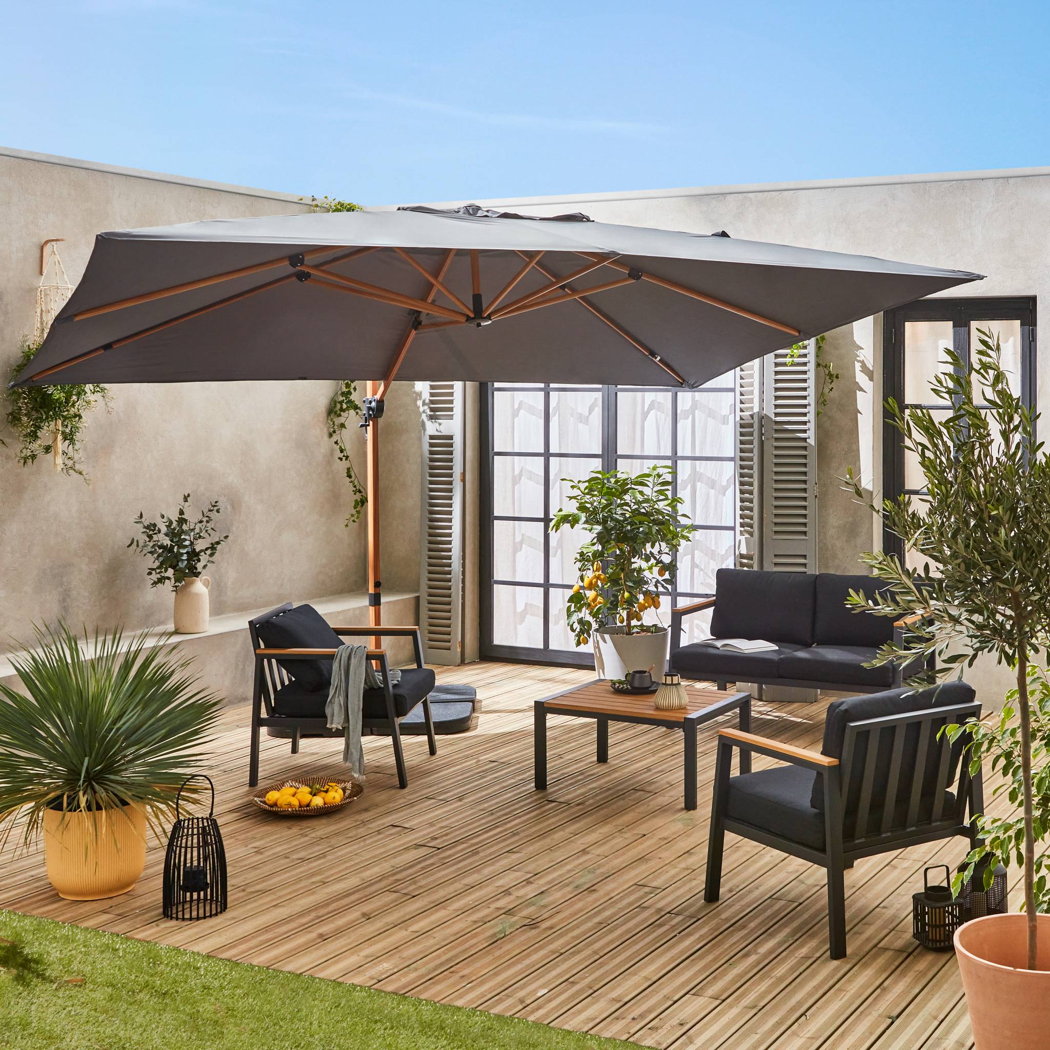 Parasol déporté rectangulaire gris 3x4m. mât effet bois + Dalles à lester 50x50cm
