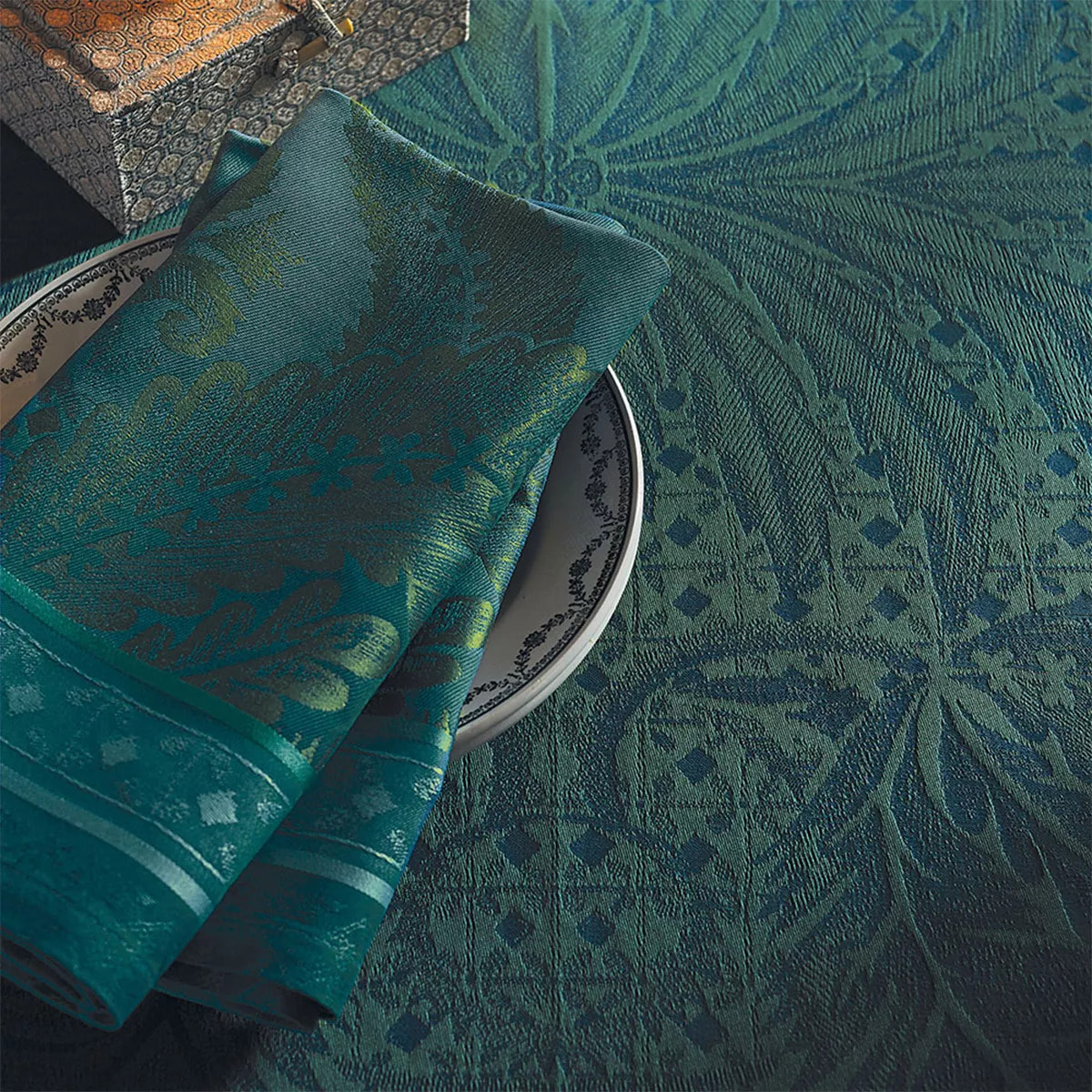 Serviette pur coton motif jacquard bleu Isaphire emeraude