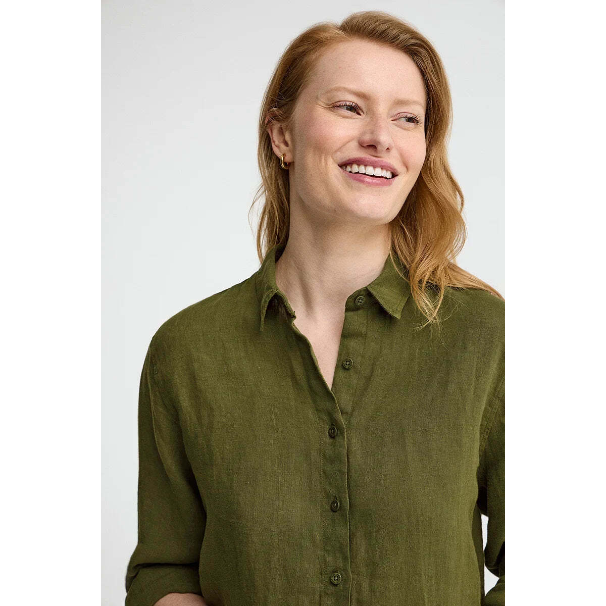 Camicia in lino verde muschio dal fit rilassato con ricamo Polo Club