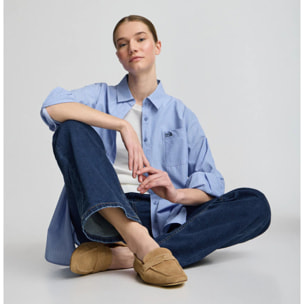 Mocassini Antonella in pelle scamosciata color cammello con particolare metallico