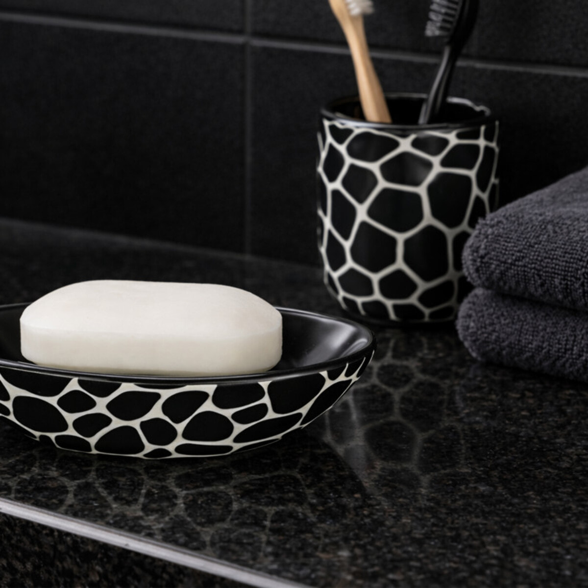 Porte savon Céramique DARWIN PEBBLE Noir Spirella
