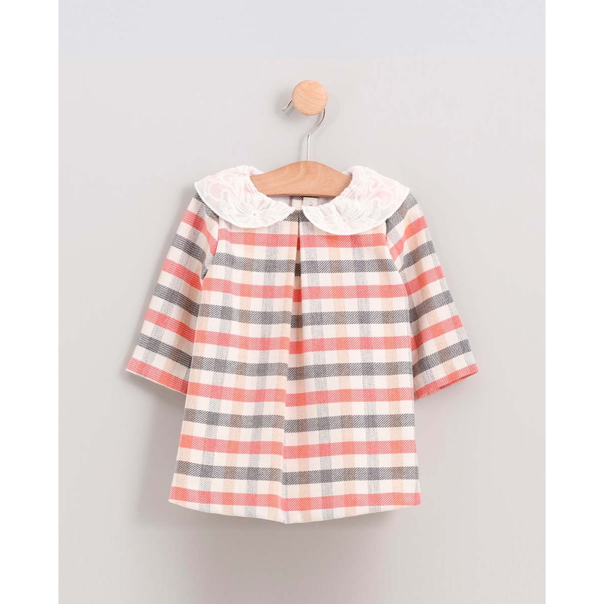 Vestido cuello bordado cuadros gris y rojo