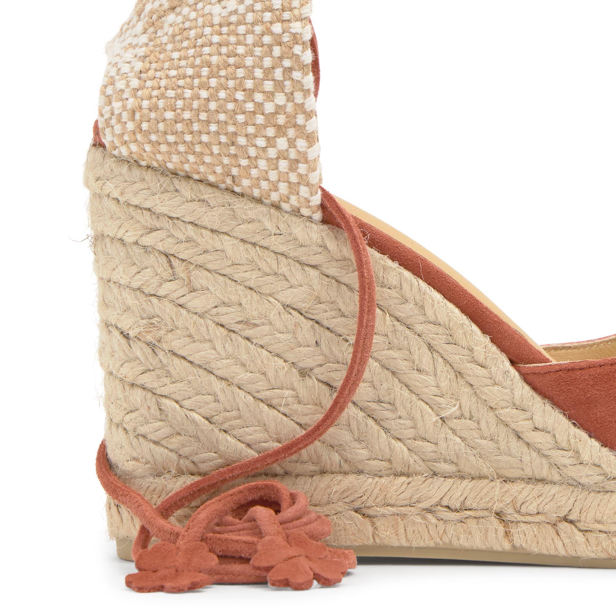 Alpargata de cuña 6 cm en ante con cordones trébol