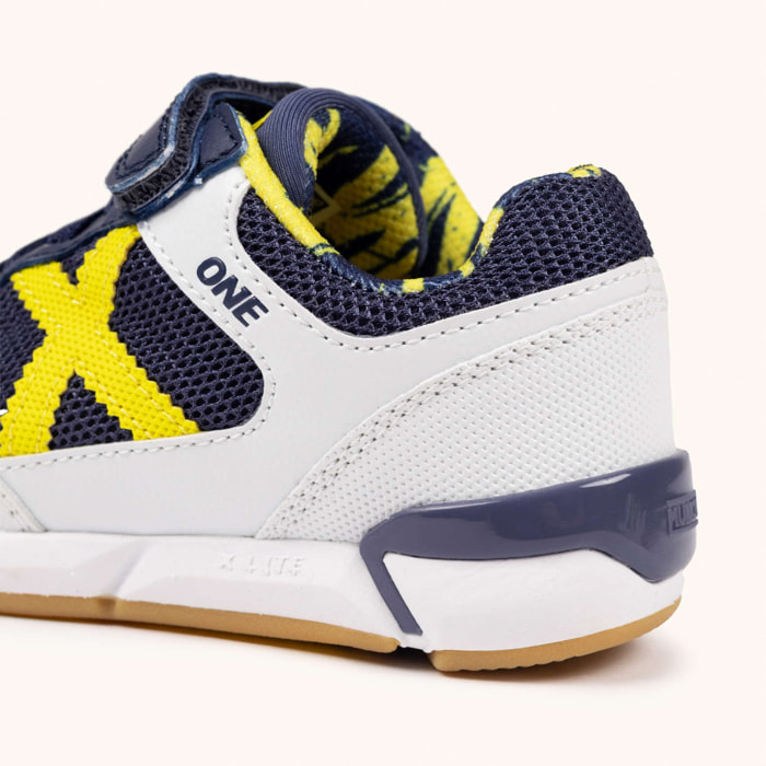 Zapatillas de fútbol sala infantiles con velcro en azul marino y blanco MUNICH ONE KID VCO 78