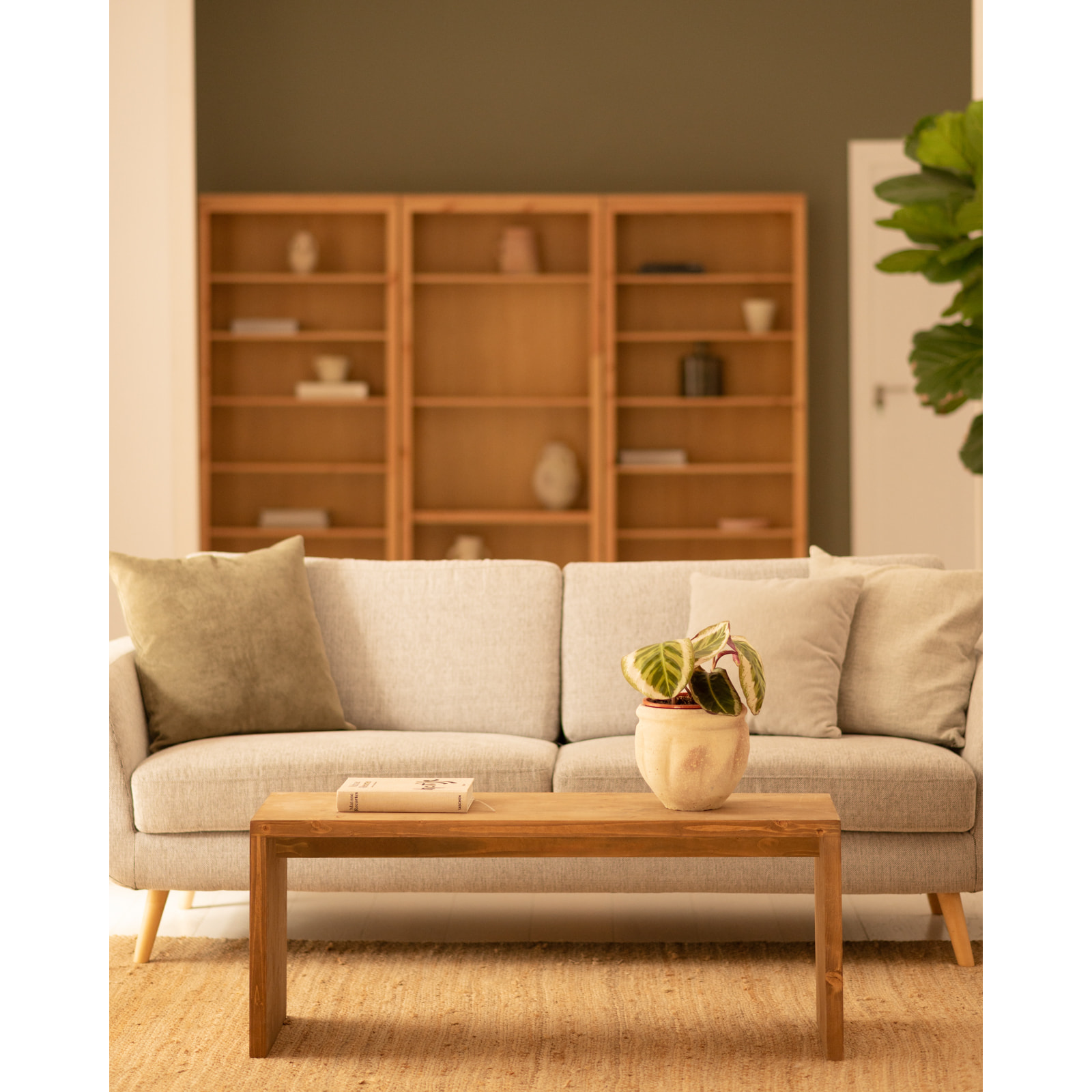 Table basse en bois massif ton chêne foncé de 110x45x35cm Hauteur: 45 Longueur: 110 Largeur: 35
