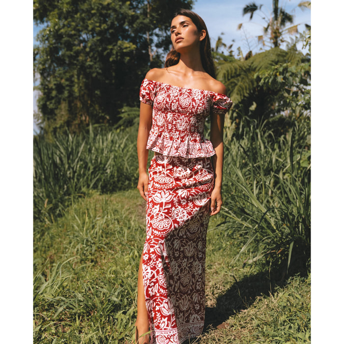 Falda larga con abertura lateral y cintura elástica