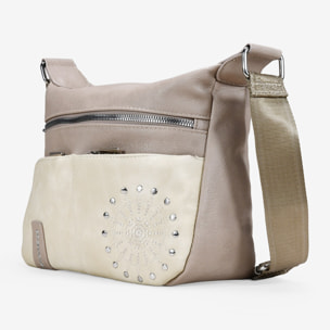 Bolso bandolera beige con cremalleras y tachas
