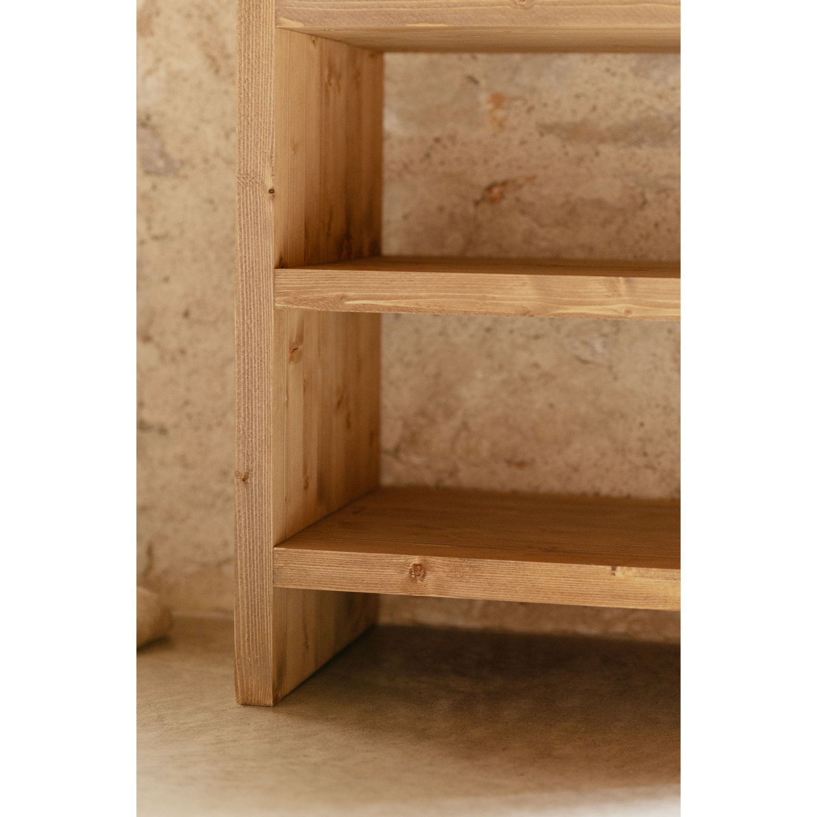 Estantería zapatero de madera maciza tono roble medio 80x60cm Alto: 80 Largo: 60 Ancho: 35