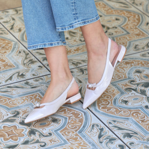 Ballerine slingback in simil pelle verniciata con fibbiatta strass