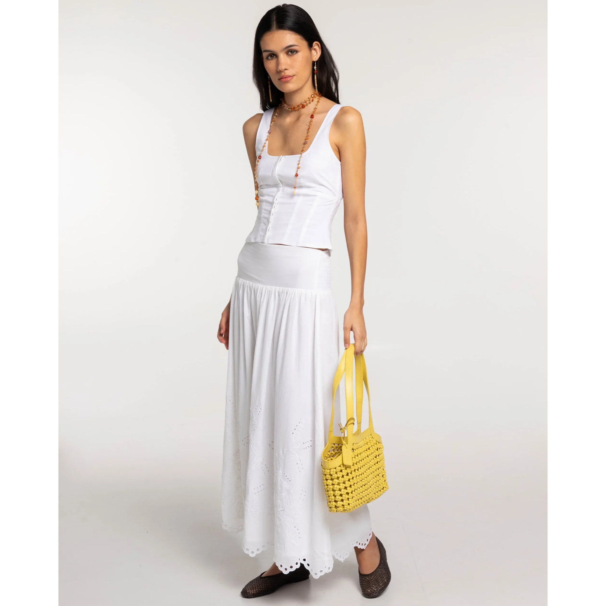 Falda midi con bordados y calados