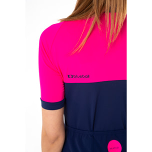 Camiseta ciclista de mujer de manga corta en color rosa y azul.