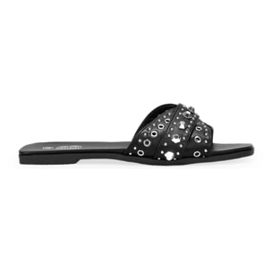 Sandalias planas negras con tachas metálicas