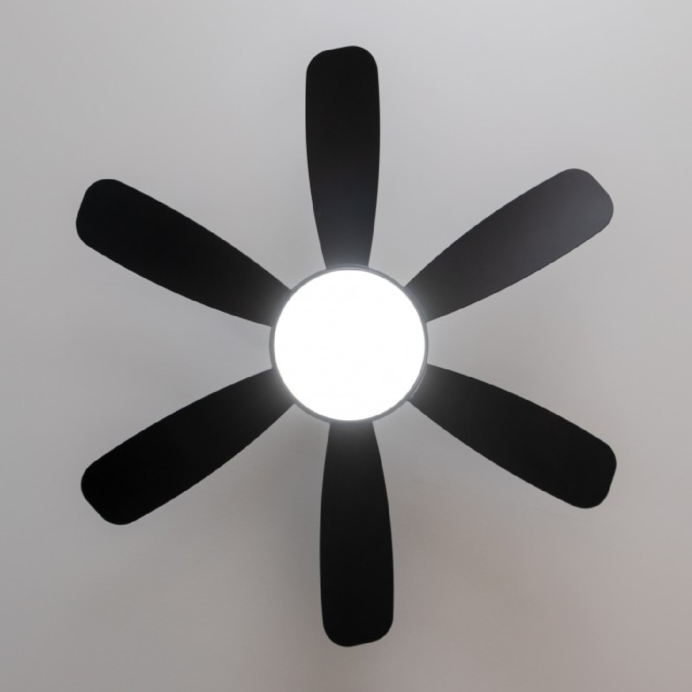 Cecotec Ventilatore da soffitto con luce EnergySilence Aero 5200 Black Pro