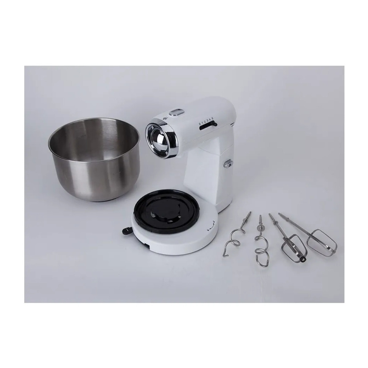 Batidora amasadora JATA MZ670 con 5 velocidades. 4 accesorios. Bol de 3,5 litros
