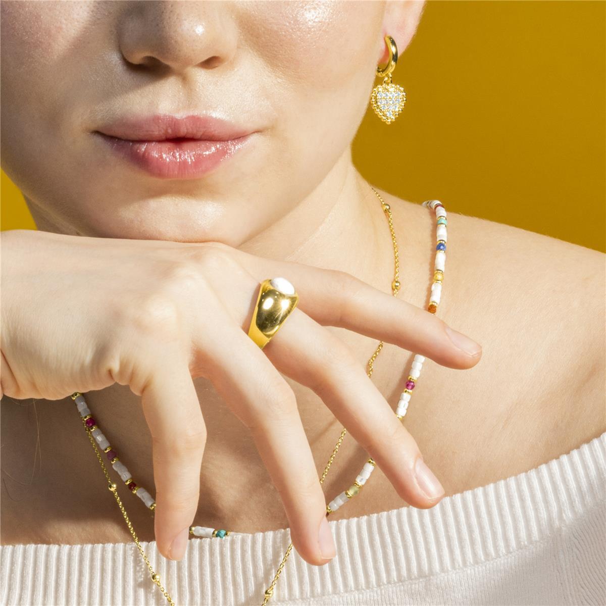 Anillo con Madreperla Blanca acabado oro 18k