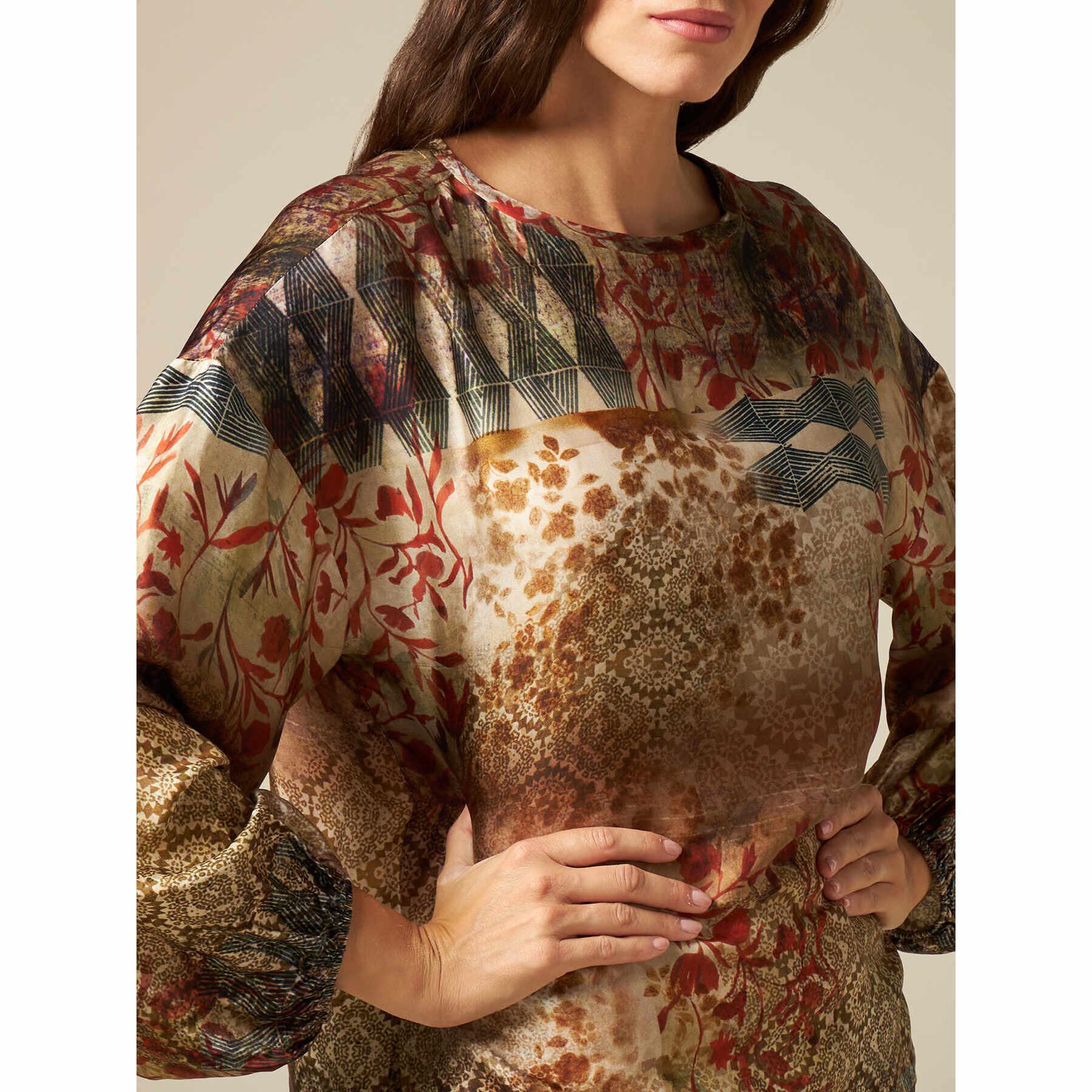 Oltre - Blusa in viscosa fantasia patchwork - Beige