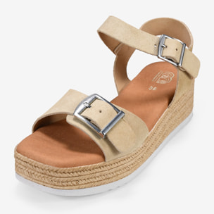 Sandalias de piel beige con cuña de esparto y hebillas
