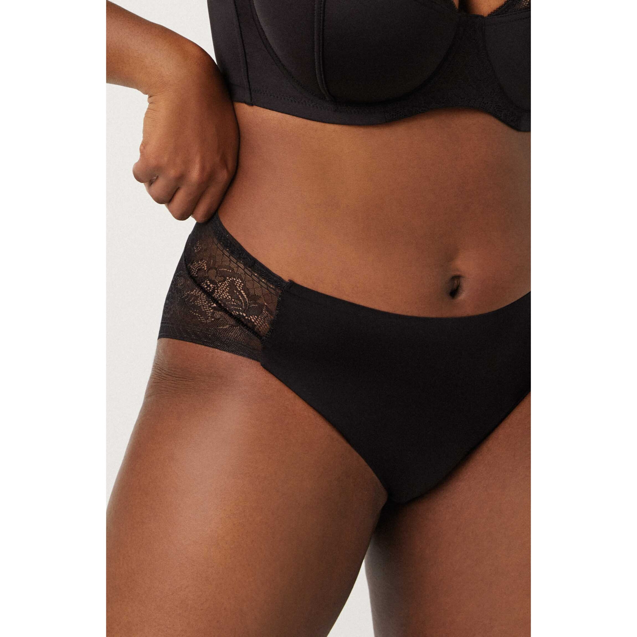 Mutandina midi invisibili con pizzo nero