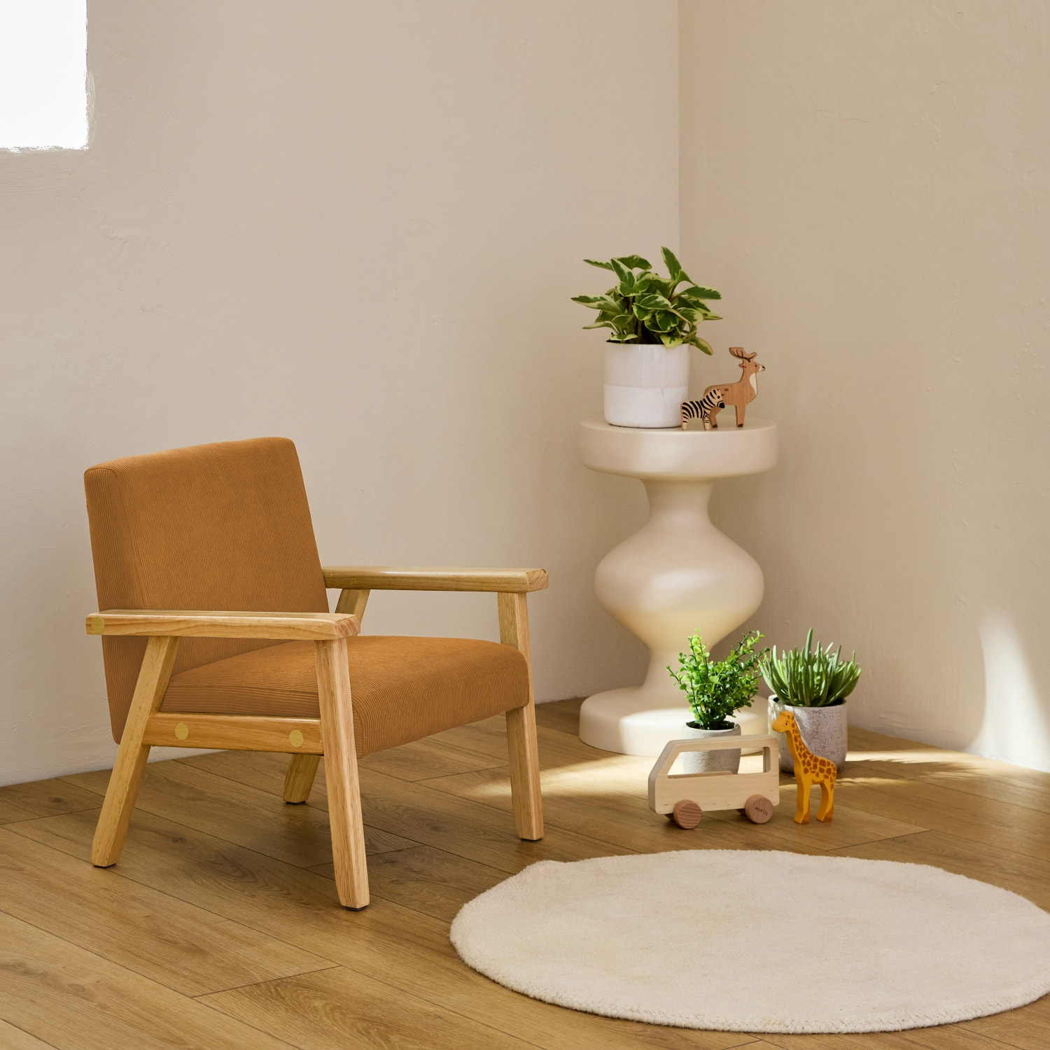 Fauteuil scandinave enfant velours côtelé et bois d'hévéa ISAK KID