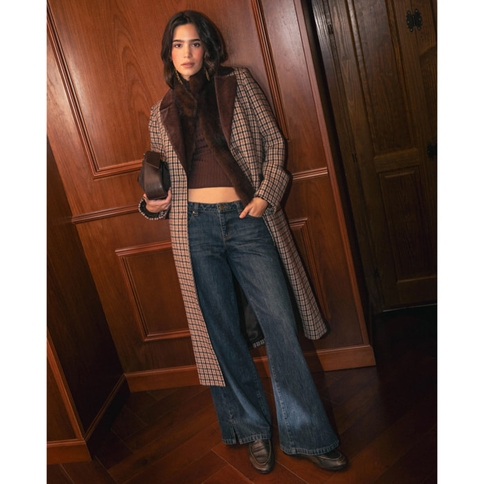 Abrigo de cuadros con cuello de solapa