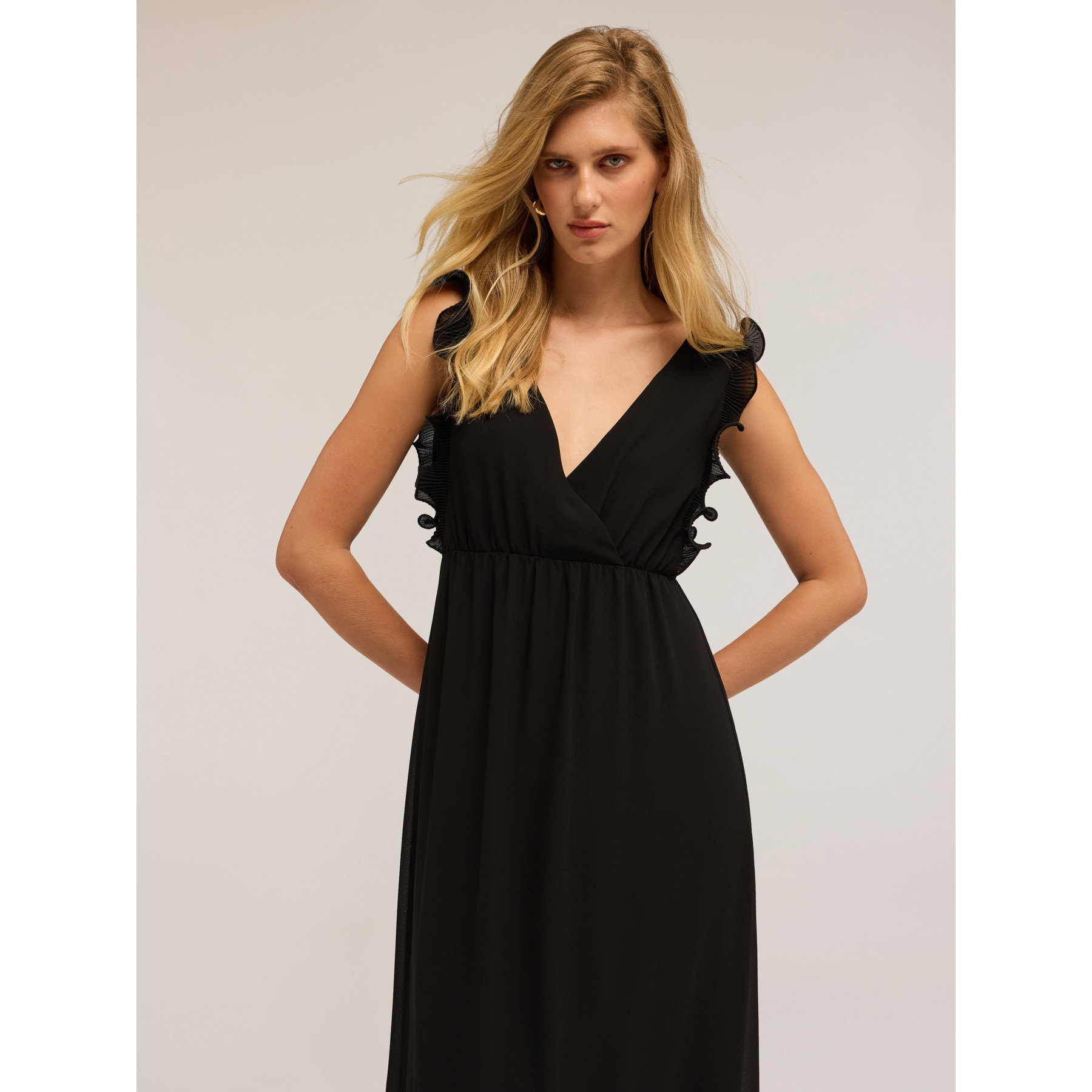 Motivi - Vestido largo con borde plisado - Negro