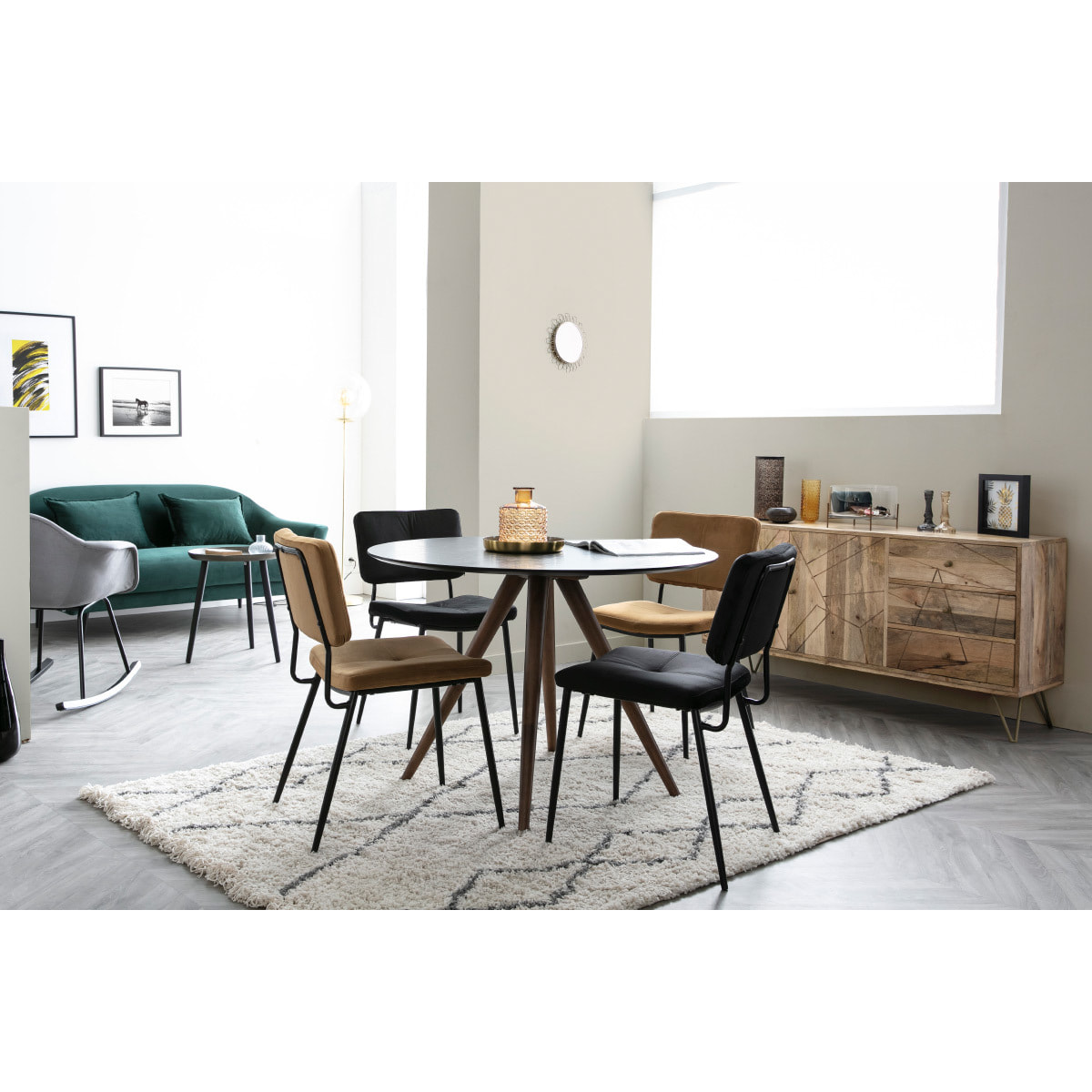 Buffet gravé en bois manguier massif et métal doré 2 portes 3 tiroirs L145 cm LINIUM