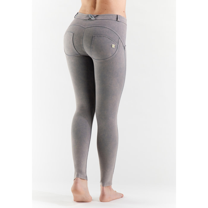 Pantaloni push up WR.UP® tessuto ecologico effetto bleached