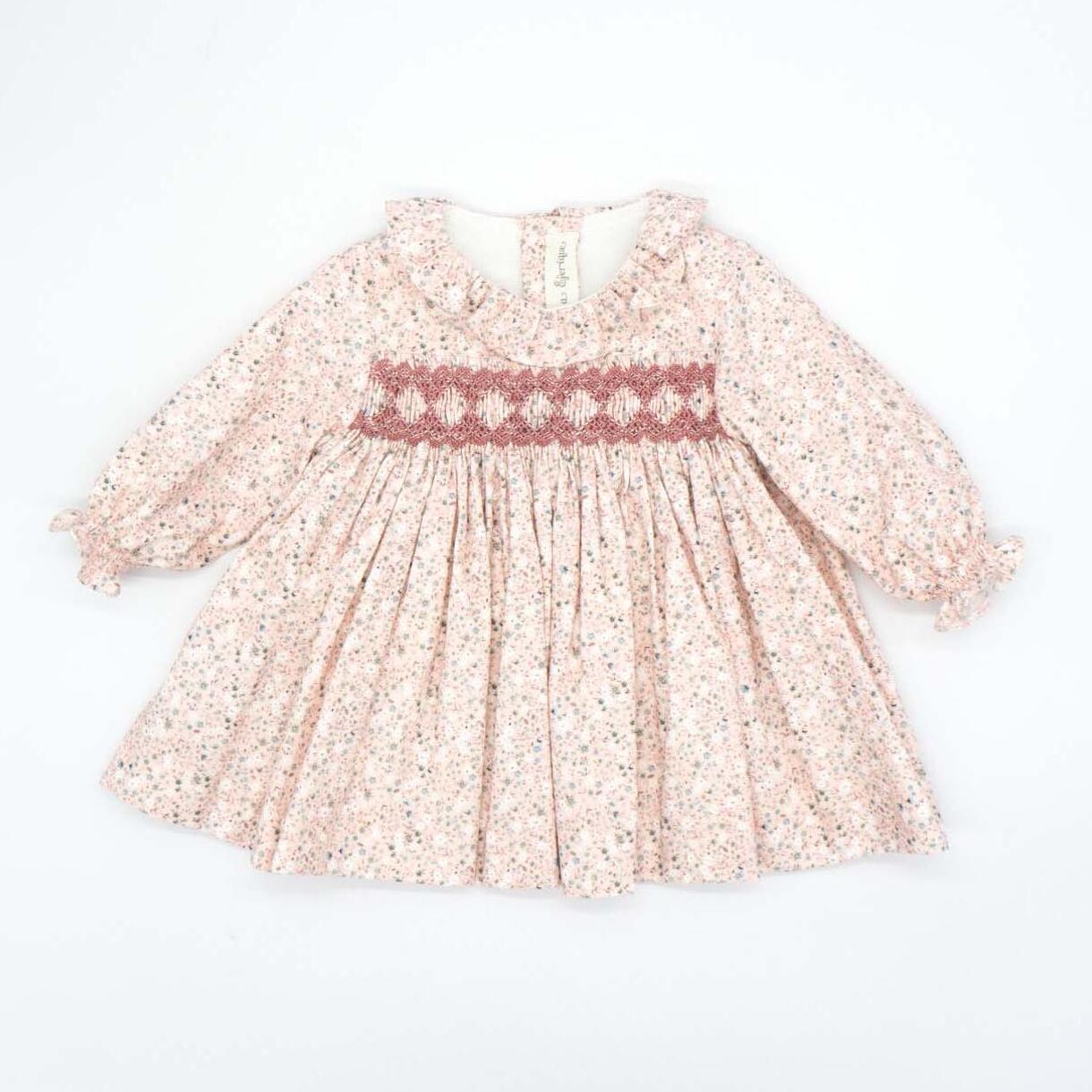 Vestido bordado a mano de florecitas rosa y blanco