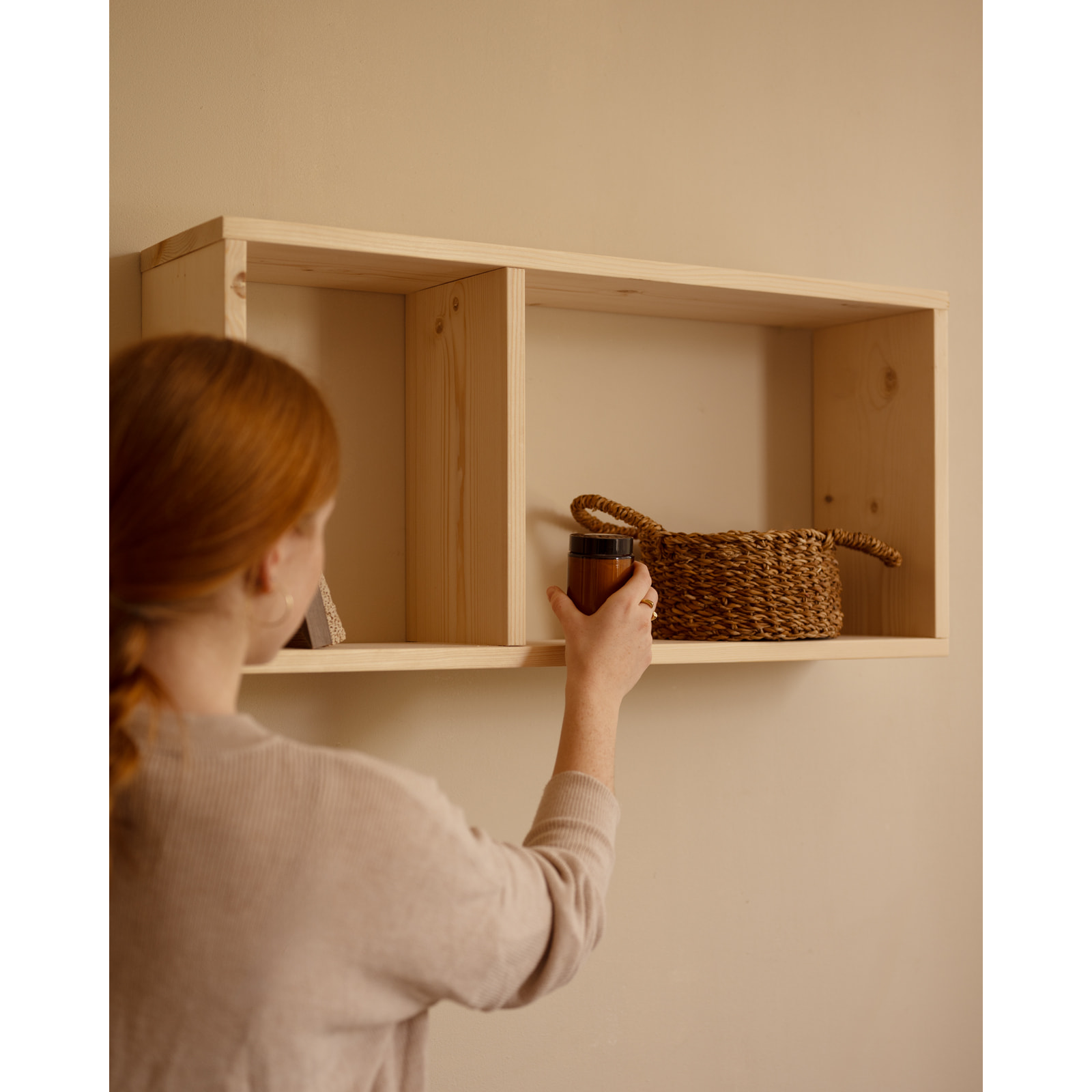 Mueble auxiliar de madera maciza en tono natural con 1 separador Alto: 38 Largo: 80 Ancho: 20