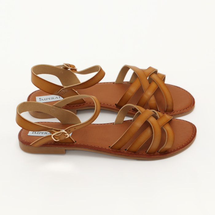 Sandali bassi in simil pelle con fasce incrociate