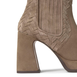 Botín de tacón Blanche en serraje con detalle intrecciato y cierre elástico