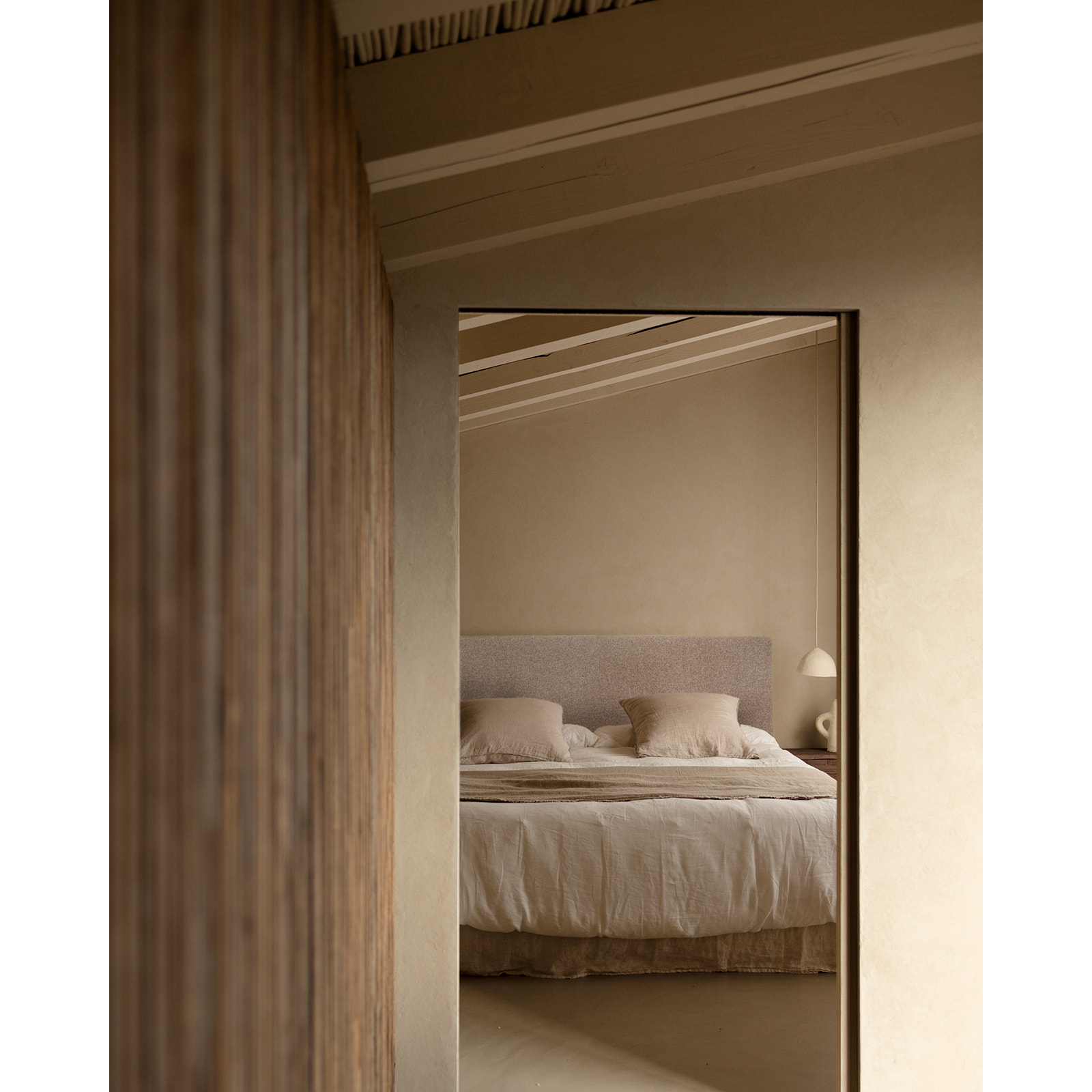 Tête de lit rembourrée en polyester lisse de couleur marron en différentes tailles