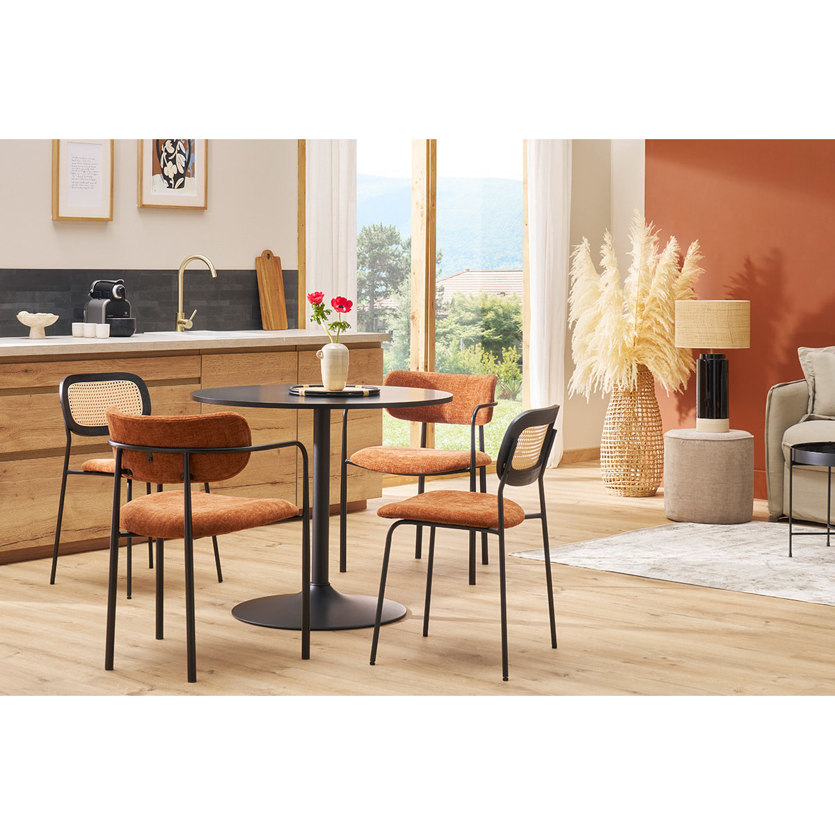 Chaises design en tissu effet velours texturé terre brulée, métal noir et cannage rotin (lot de 2) MIRANDA