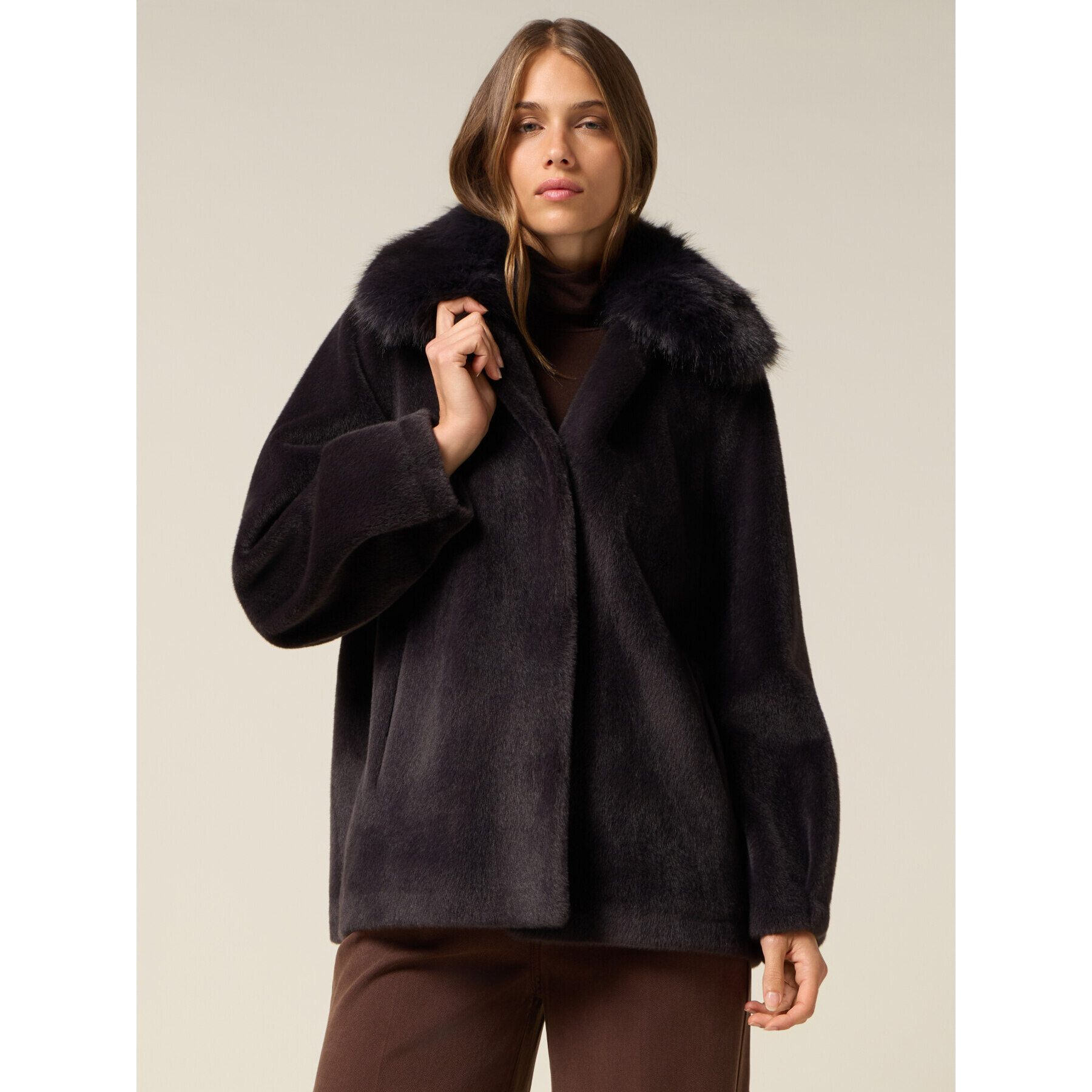 Oltre - Cappotto corto in tessuto morbido - Nero