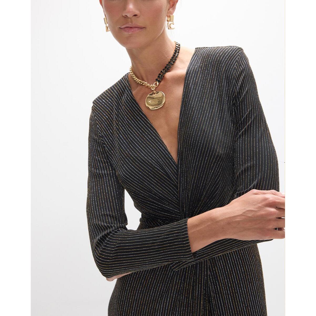 Abito lungo con scollo a V e nodo, maniche lunghe, in un elegante tessuto natalizio.