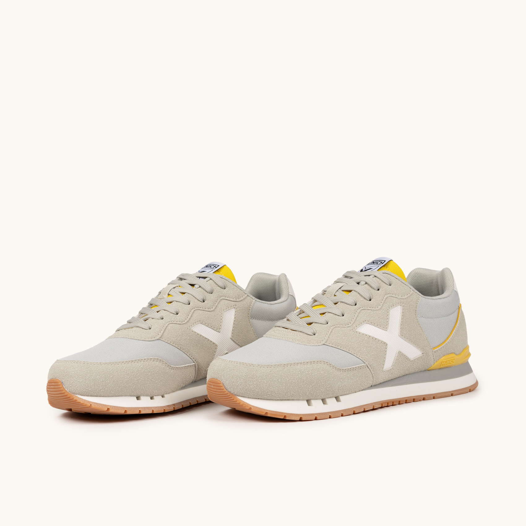 Sneakers Retro Running Gris y Blanco con Detalles Mostaza MUNICH DASH 272