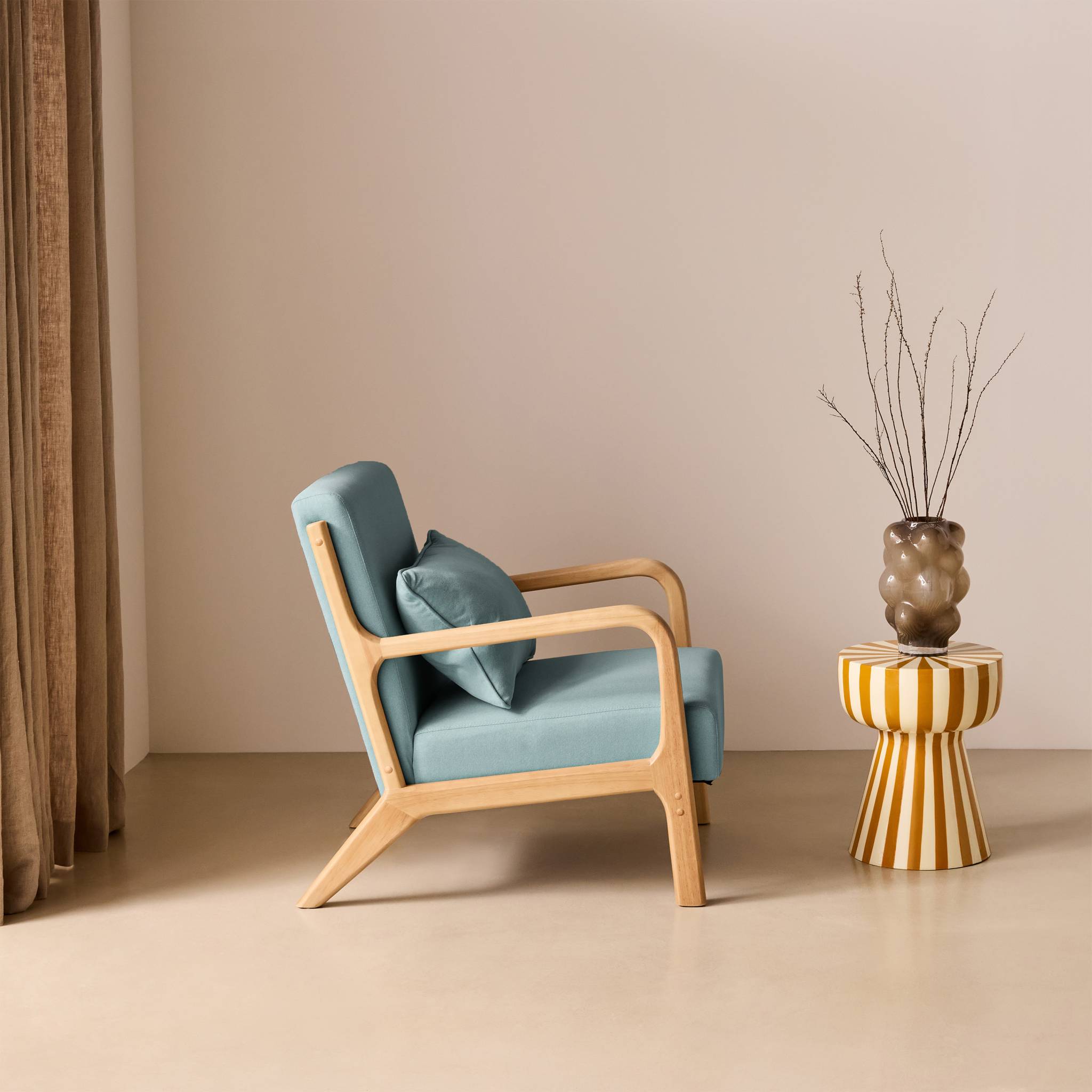 Fauteuil scandinave bois d'hévéa et tissu LORENS