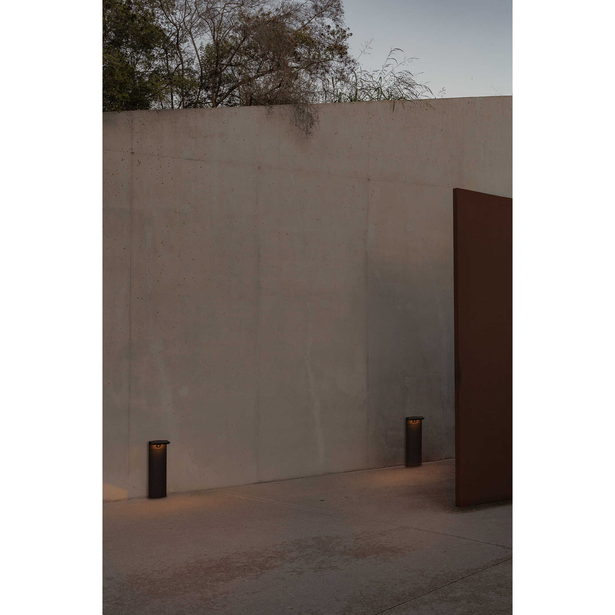 LUMA M Baliza gris oscuro