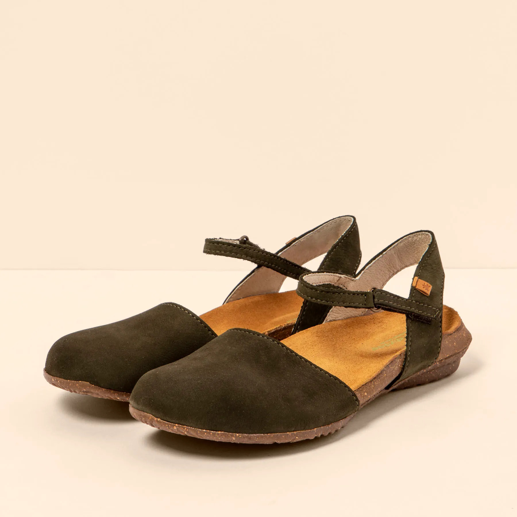 Sandalias N412 NOBUCK LAVADO KAKI / WAKATAUA color Kaki