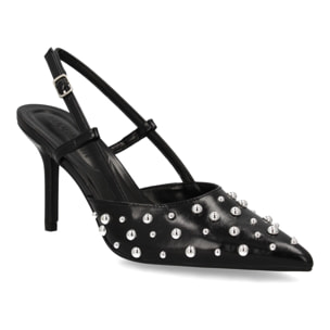 Stiletto de tacón fino con detalles metálicos