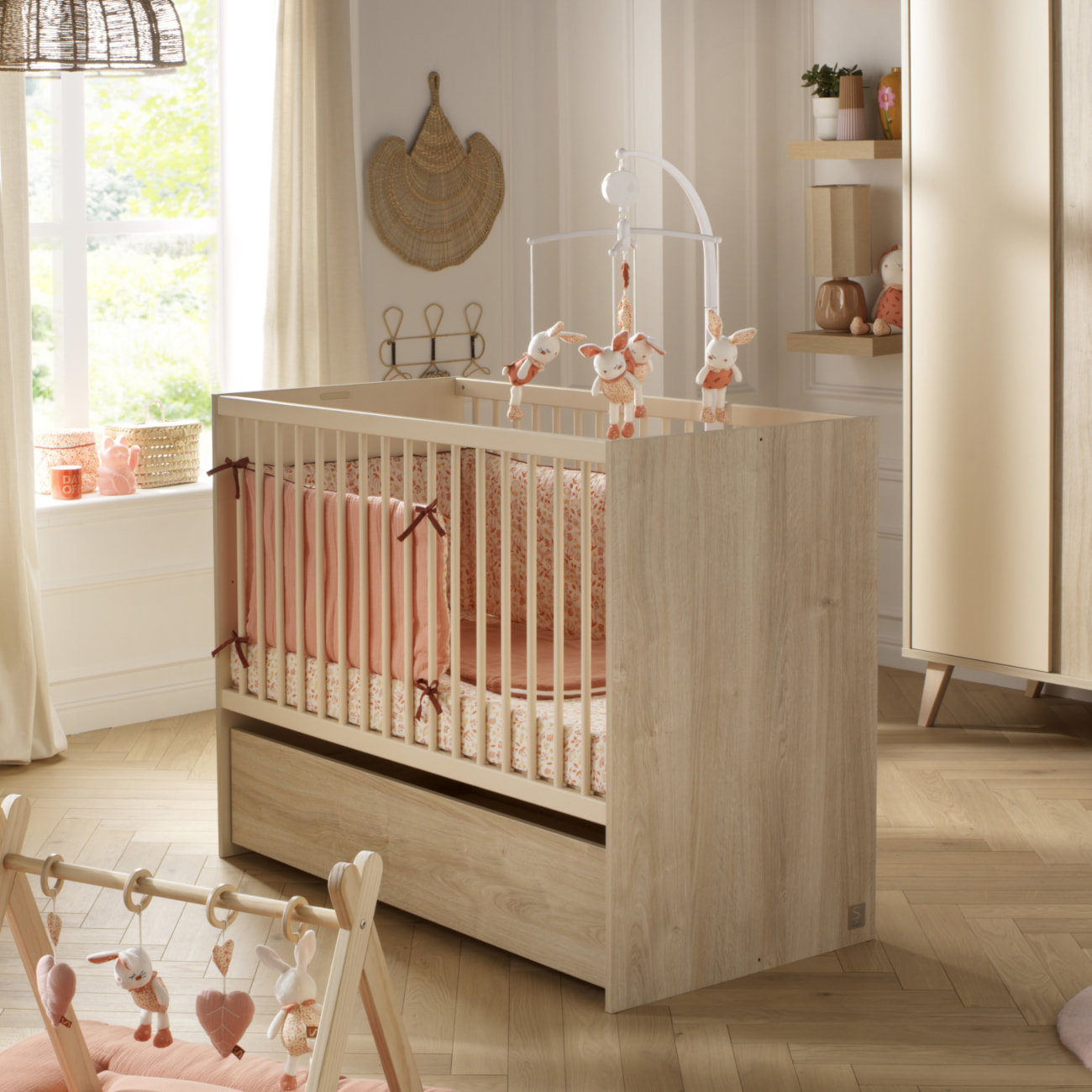 Lit bébé 120x60 évolutif en 90x190 avec têtes panneaux imitation bois