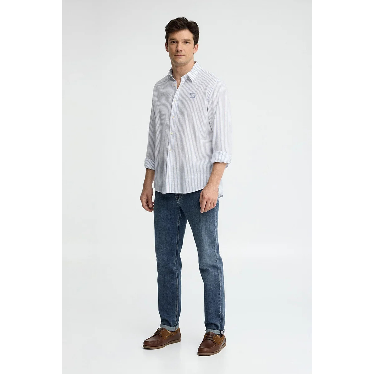 Camicia a righe bianca con colletto alla francese, taglio regolare e ricamo Polo Club