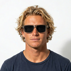 Gafas PALOALTO modelo SNOW en color Montura marrón mate con lentes polarizadas ahumadas.