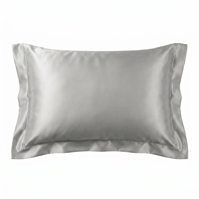 Federa in seta 50x80 cm con zip e volani, fronte in seta morbida e lucente, retro in tencel traspirante, effetto anticrespo e delicata su pelle e capelli, elegante e confortevole, ideale per uso quotidiano e tutte le stagioni