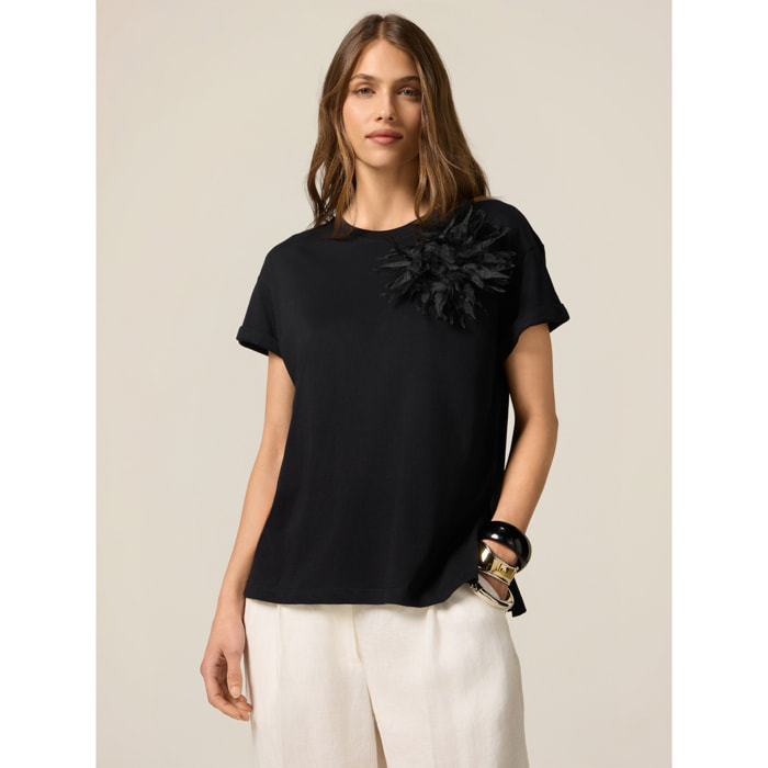 Oltre - T-shirt con spilla a fiore - Nero