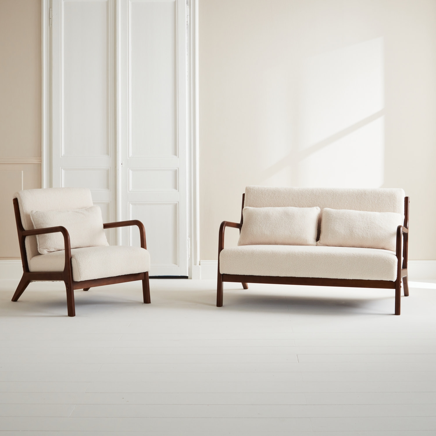 Banquette 2 places + Fauteuil bois d'hévéa teinté noyer clair et bouclette LORENS