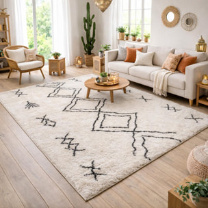 Tapis Shaggy longues mêches et aux motifs traditionnels Berbères
