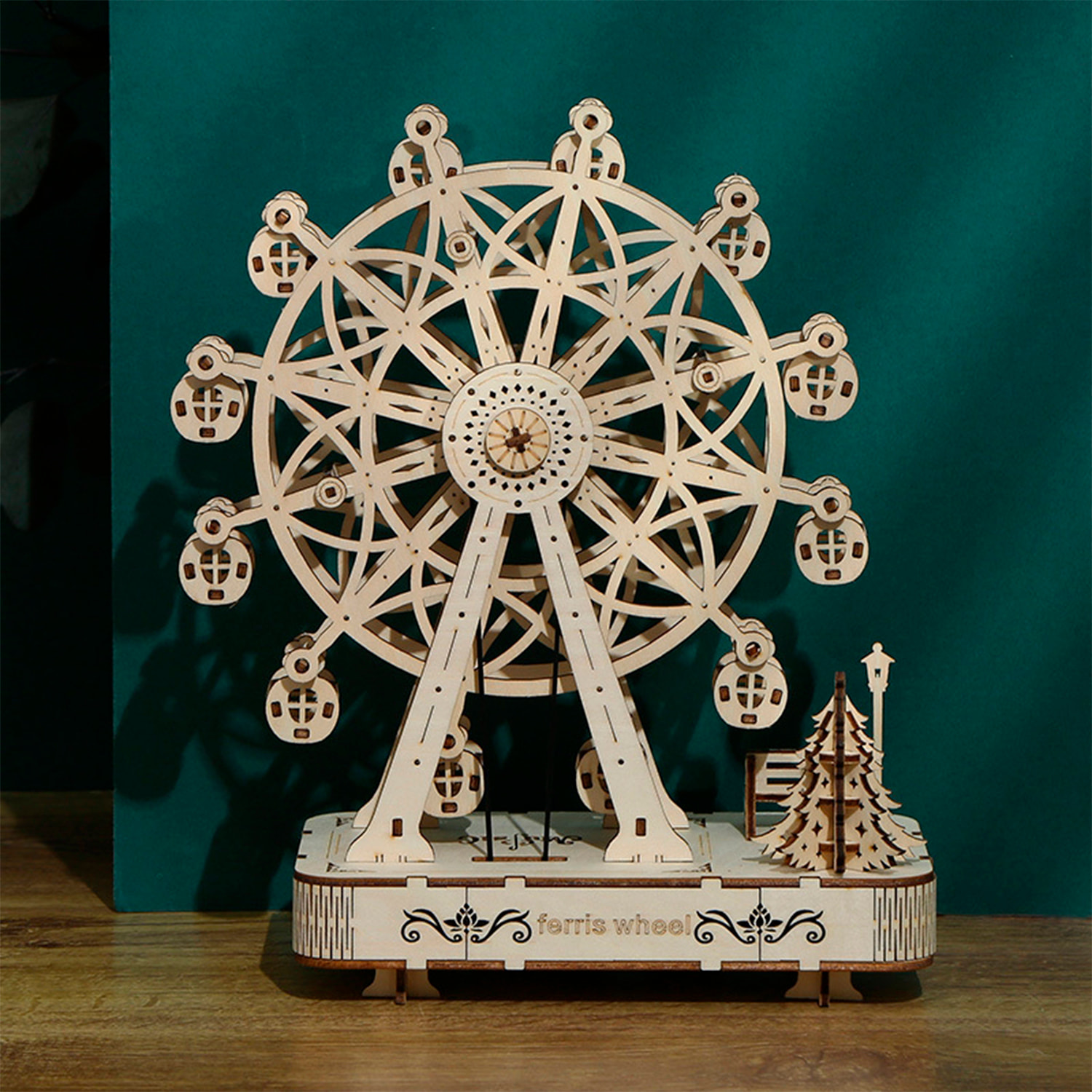 Maqueta de Madera 3D, diseño de Noria con música y movimiento mecánico. 133 piezas.