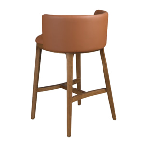 Taburete Angel Cerdá con asiento y respaldo tapizados en polipiel en marrón patas de madera chapada en nogal natural de estilo vanguardista a la vez que atemporal 53x51x84cm